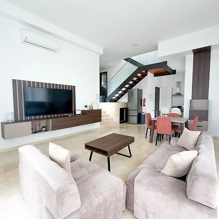 9 The Dream With Pool And Views By Canaryscape