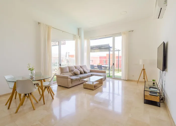 9 The Dream With Pool And Views By Canaryscape